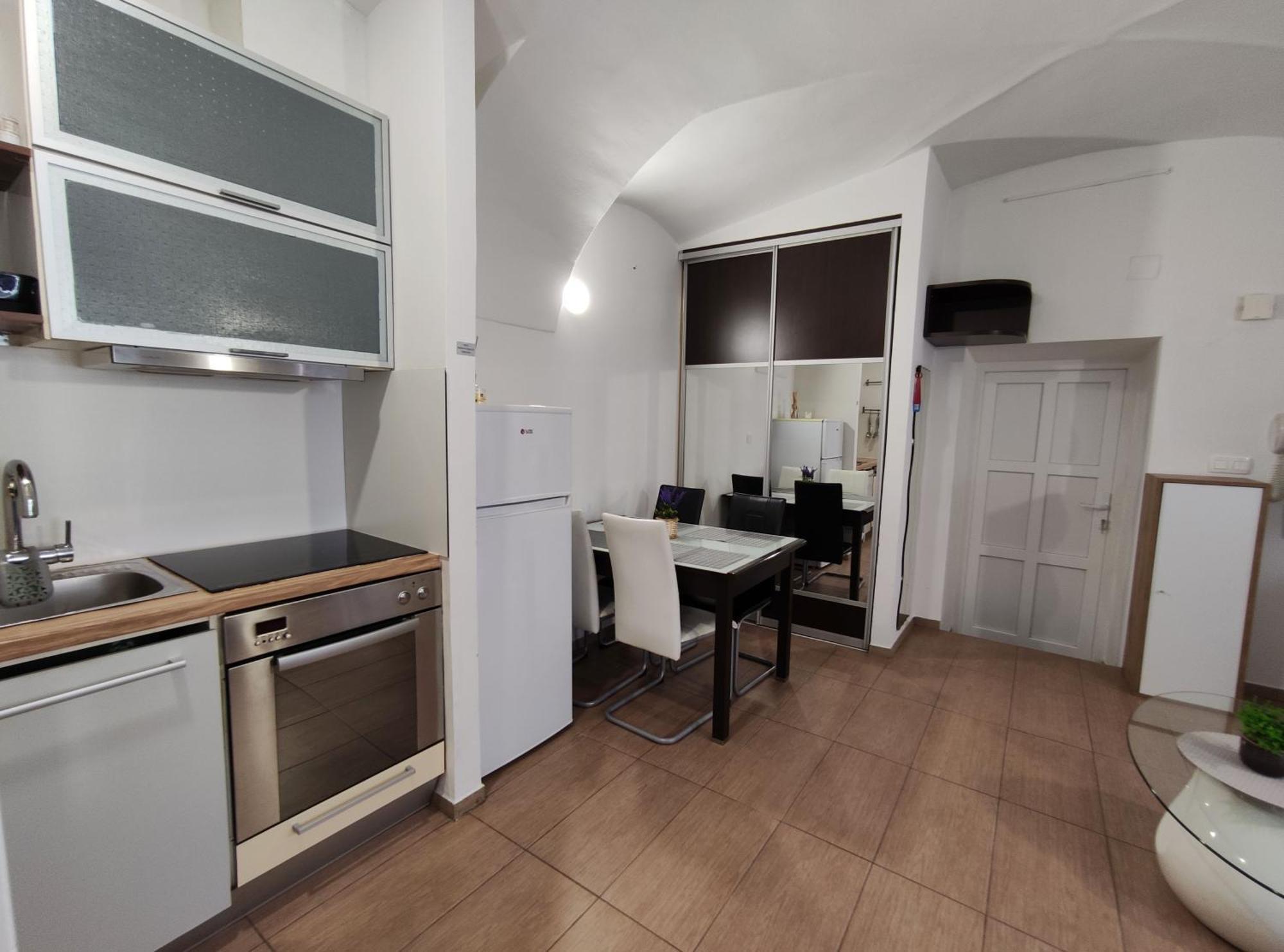 Studio Apartment Sisters 3-4 Ljubljana Kültér fotó